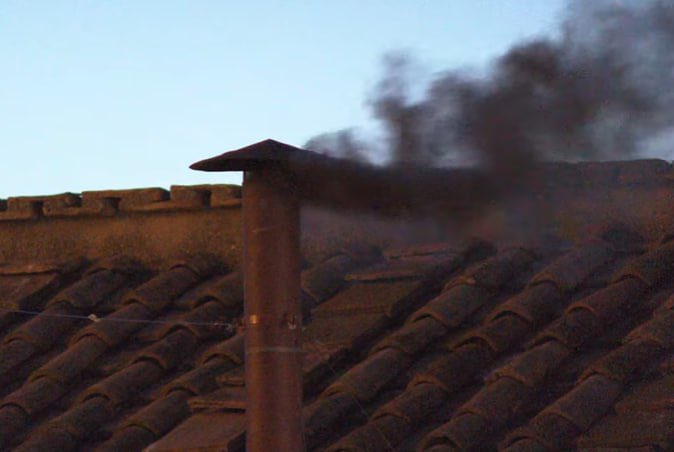 Cónclave 2025 inicia sin Papa: humo negro tras primera votación en el Vaticano