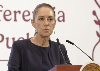 Sheinbaum condena injerencias y respalda a maestros en la mañanera del 15 de mayo