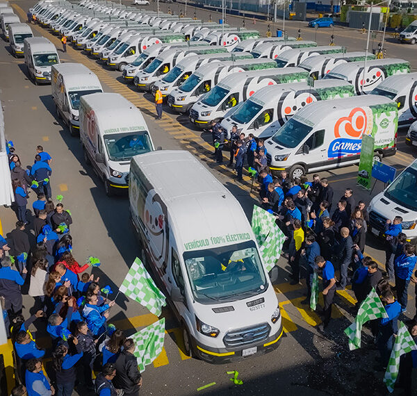 PepsiCo invierte 2,300 mdp en 1,070 vehículos eléctricos para reducir emisiones