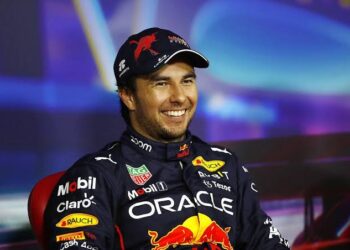 ‘Checo’ Pérez busca regresar a la F1; negocia con Mercedes, Cadillac y Alpine