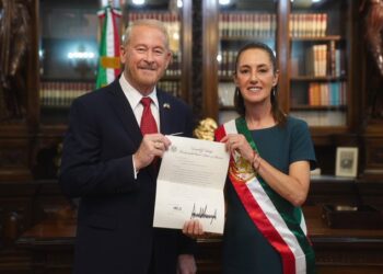 Sheinbaum recibe a Ronald Johnson, nuevo embajador de EE.UU., en Palacio Nacional