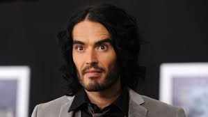 Russell Brand es acusado formalmente por violación y agresiones sexuales en Reino Unido