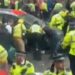 Hombre es detenido tras atropellar a varios peatones durante el desfile del Liverpool