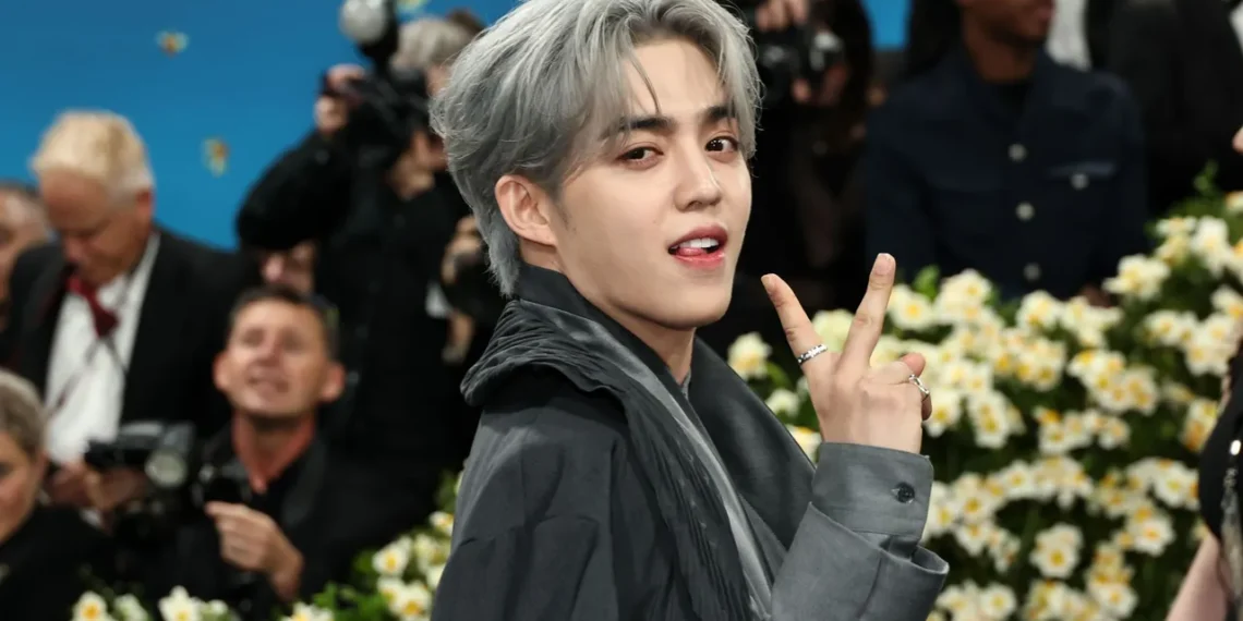 S.Coups debuta en la MET Gala 2025 con un look de BOSS