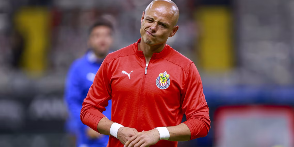 Chicharito Hernández es operado por varicocele y sería baja en el arranque del Apertura 2025
