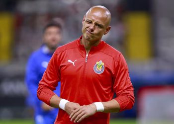 Chicharito Hernández es operado por varicocele y sería baja en el arranque del Apertura 2025