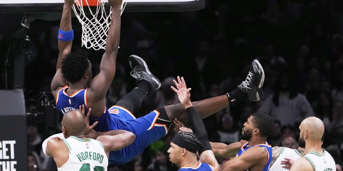 Los Knicks remontan y vencen108-105 a Boston en tiempo extra