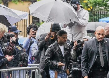 Kid Cudi acusa a Diddy de estar vinculado al incendio de su auto