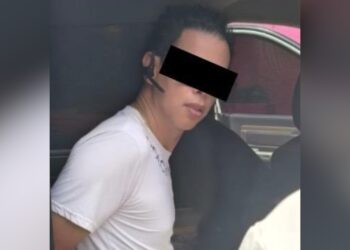 Detienen a Alex Marín por presunta explotación sexual; filtran fotos tras su arresto
