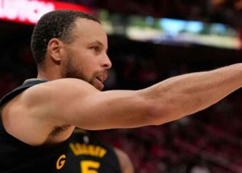 Curry y Hield impulsan a Warriors al triunfo en el Juego 7 y eliminan a Rockets