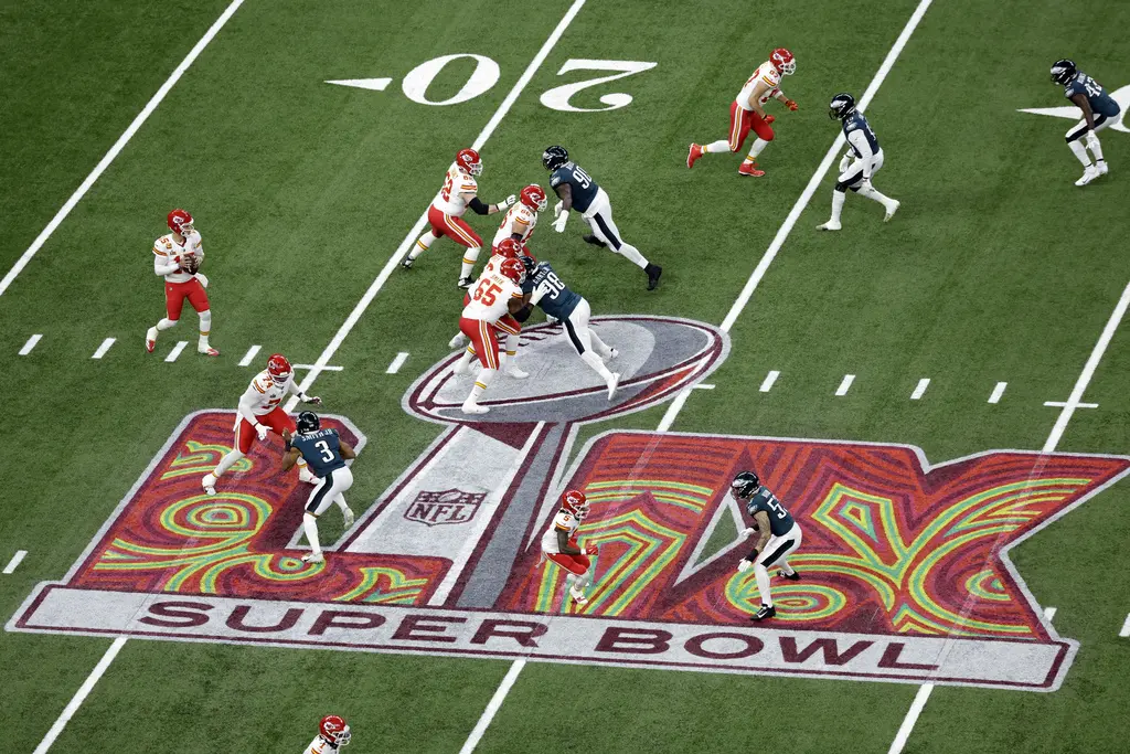  La NFL presentó el calendario 2025 y estos son los encuentros más destacados rumbo al Super Bowl LX. Grandes duelos como Eagles vs Chiefs y Ravens vs Bills prometen emociones fuertes.