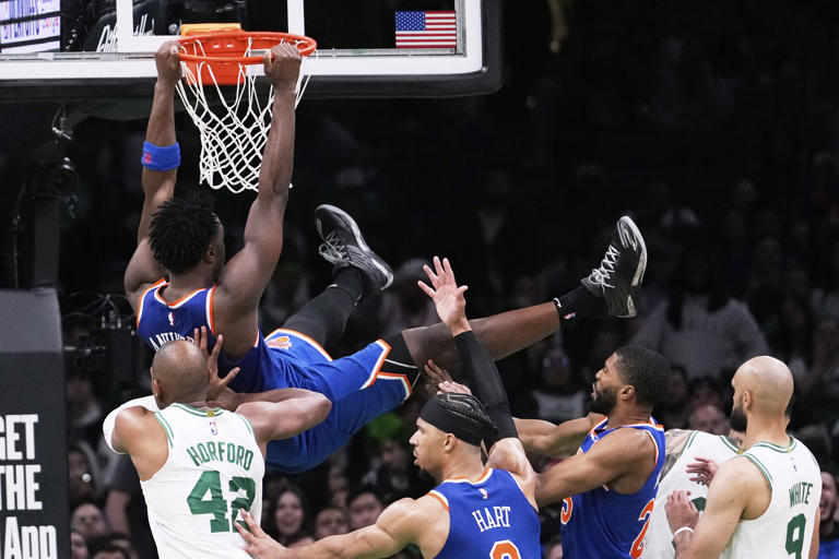 Los Knicks vencen a Boston en el primer juego de las semifinales del Este, superando una desventaja de 20 puntos y aprovechando el bajo acierto en triples de los Celtics.