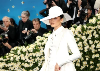 Zendaya deslumbra en la MET Gala 2025 con traje de Louis Vuitton