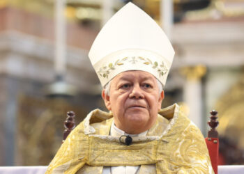 Arzobispo de Puebla presenta carta de jubilación al Papa
