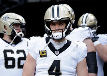 Derek Carr explica por qué renunció a contrato millonario con los Saints
