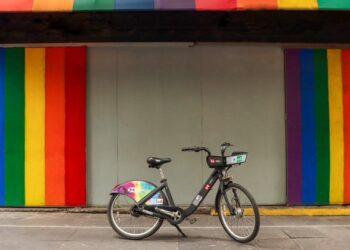 ECOBICI lanza mil bicicletas con los colores del Orgullo y activa estación especial en CDMX