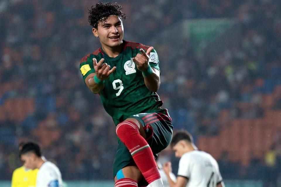 El delantero mexicano Stephano Carrillo fue expulsado por golpear a un rival en el torneo Maurice Revello. México avanzó, pero él no jugará ante Francia.