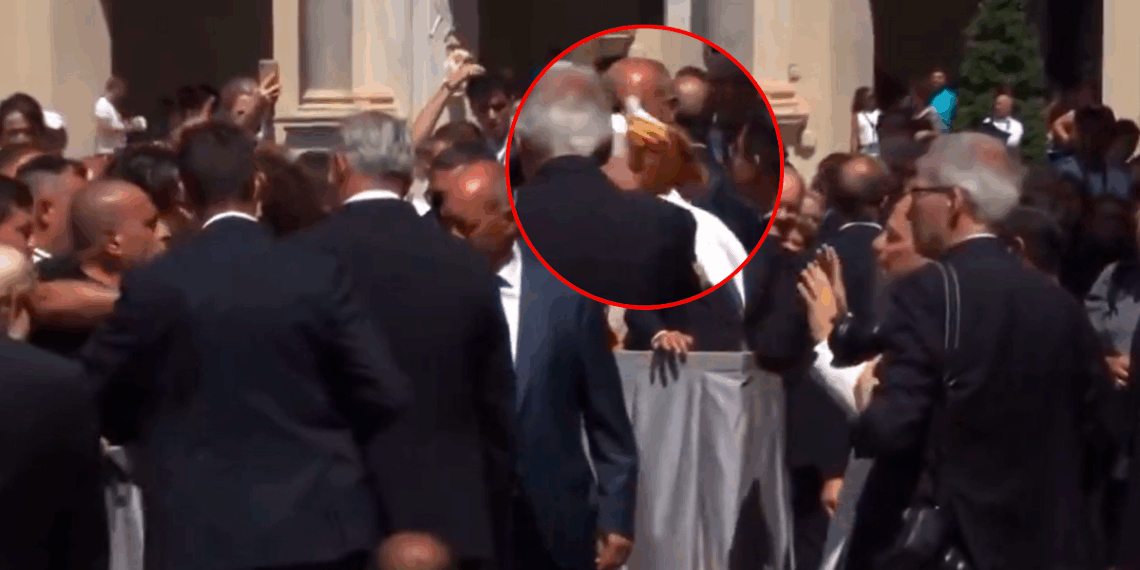 El Papa León XIV sufre incidente en la Plaza de San Pedro