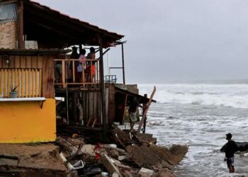 Erick se convierte en huracán categoría 1; podría intensificarse en las próximas horas