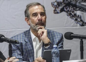 Investigan a Lorenzo Córdova por presuntos malos manejos durante su gestión en el INE