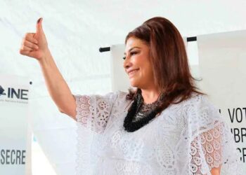 Clara Brugada vota en Iztapalapa y llama a participar en elección judicial