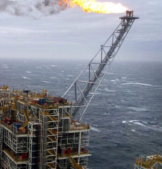 Sube el precio del petróleo por avances en diálogo comercial entre EE.UU. y China