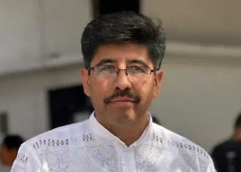Sheinbaum respalda uso de vestimenta indígena por parte de Hugo Aguilar en la SCJN