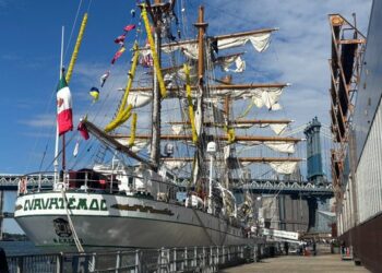 Llevan al Buque Escuela Cuauhtémoc a astillero en Brooklyn tras accidente fatal