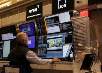 Wall Street sube tras sólido informe de empleos; Tesla rebota tras caída