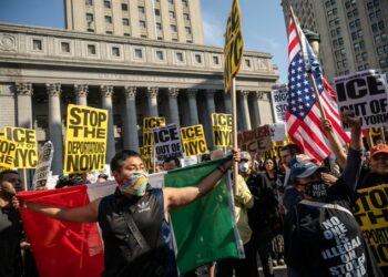Los Ángeles, Nueva York y Chicago protestan por redadas migratorias y uso del Ejército