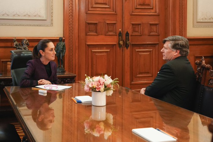 Claudia Sheinbaum se reúne con Christopher Landau para fortalecer relación bilateral con Estados Unidos