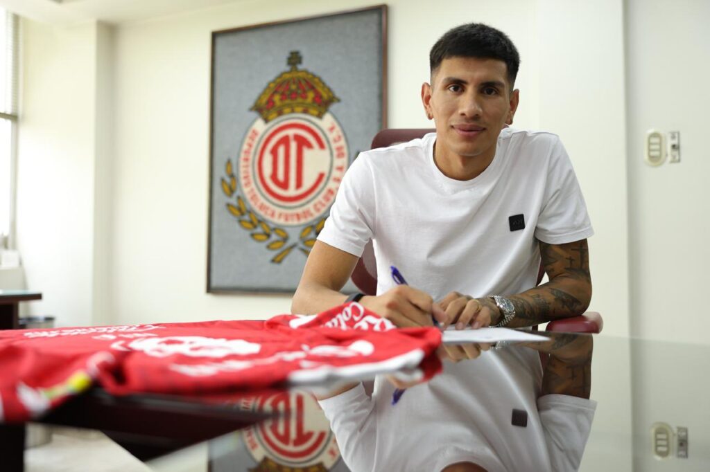 El mediocampista argentino Nicolás Castro es nuevo jugador del Toluca. Llega procedente del Elche CF para reforzar al campeón del Clausura 2025, de cara al Apertura y sus compromisos internacionales.