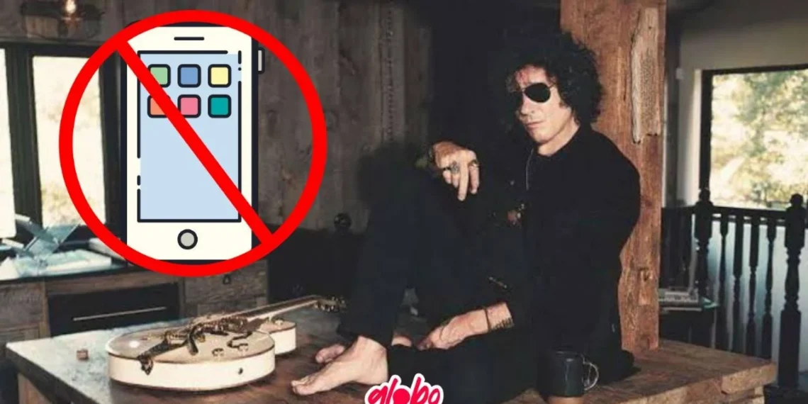 Enrique Bunbury quita el celular a fan durante concierto