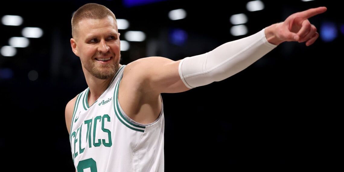 Porzingis se une a Hawks en canje triple con Celtics y Nets