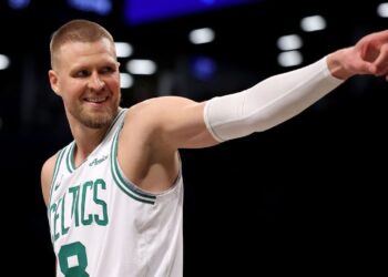 Porzingis se une a Hawks en canje triple con Celtics y Nets
