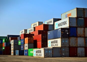 México registra leve caída en exportaciones por baja en sector automotriz y petrolero