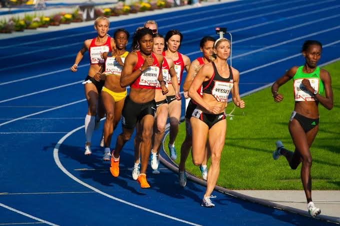 Prohíben a mujeres trans competir en deportes femeninos olímpicos en EE.UU.