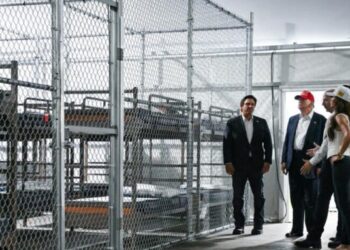Abren centro migratorio Alligator Alcatraz en Florida en medio de críticas por condiciones precarias