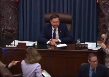 Senado da luz verde a iniciativa de Trump con impuesto a remesas y ajuste a programas sociales