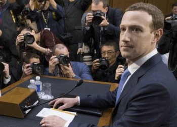 Inicia juicio contra Zuckerberg por uso indebido de datos en caso Cambridge Analytica