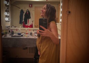 Natalia Lafourcade revela que está embarazada y celebra su maternidad en plena gira