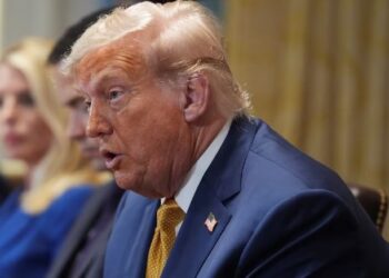 Trump impone arancel del 50% al cobre y advierte sanciones del 200% a farmacéuticas extranjeras