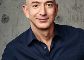 Jeff Bezos vende acciones de Amazon por 5,700 millones de dólares y mantiene control en la empresa