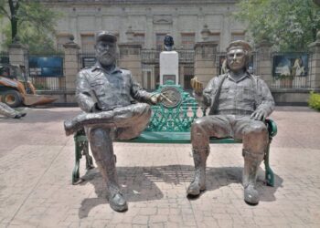 Controversia por retiro de estatuas del Che y Fidel en Cuauhtémoc