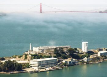 Gobierno de EE.UU. evalúa reapertura de Alcatraz con costo estimado de 2.000 millones de dólares