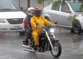CDMX prohíbe mototaxis por app y lanza acciones legales contra Uber y DiDi