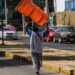 Congreso de CDMX avala sanciones de arresto a franeleros por uso indebido del espacio público