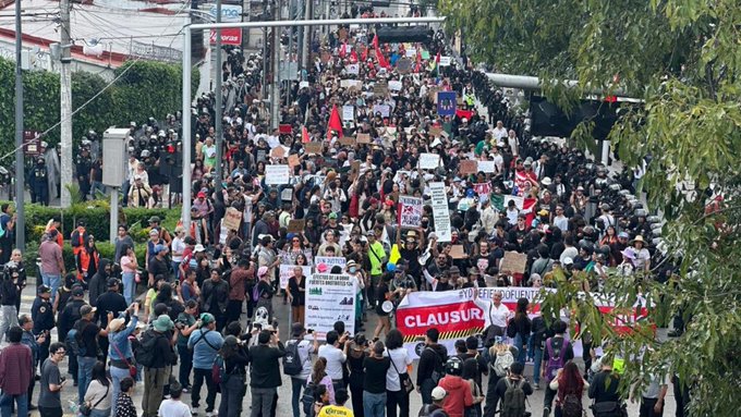 Marcha contra gentrificación en CDMX es contenida por la policía