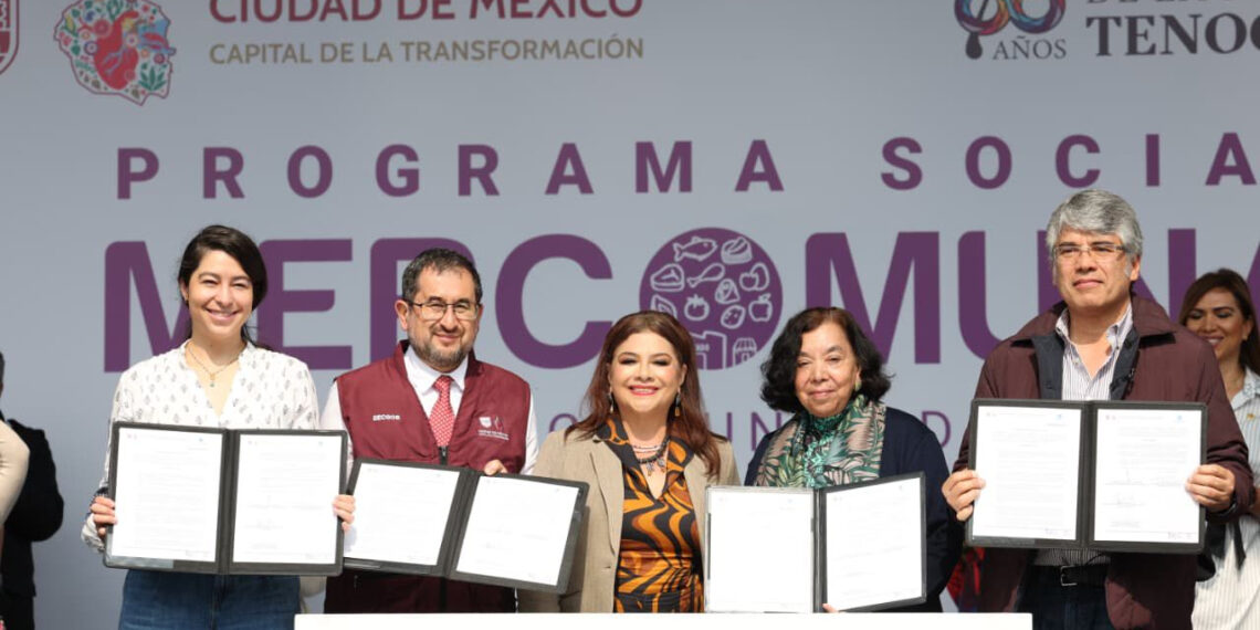 Clara Brugada entrega 25 mil vales Mercomuna para familias y comercios locales en CDMX