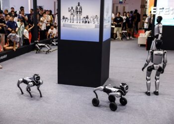 Pekín exhibe su poder robótico con humanoides realistas y manos de alta precisión
